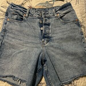 H&M 90’s cutoff short